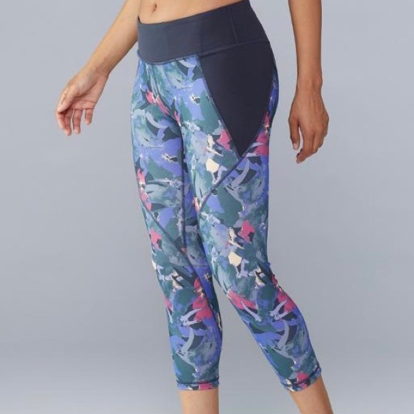 Patagonia Pants - NWT Patagonia Centered Crop Tights XS